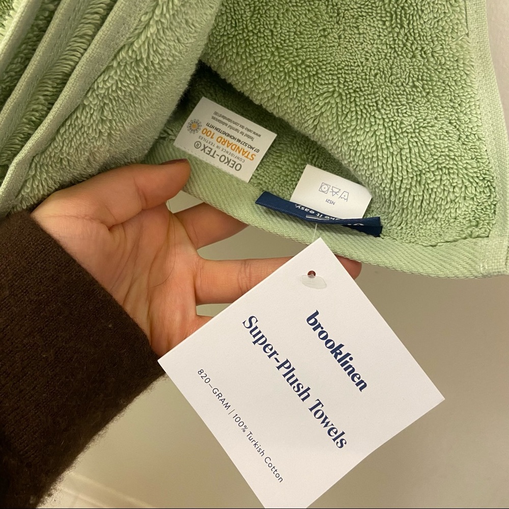 NWT Brooklinen “Classic Bath” Hand Towel in Seafoam